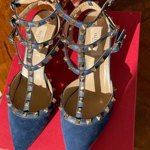 VALENTINO GARAVANI ROCKSTUD Leather Pumps